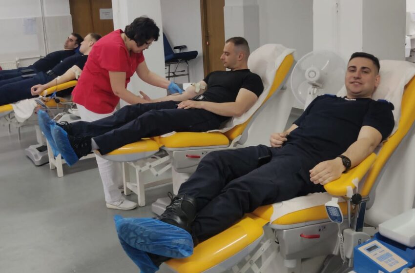  Jandarmii bistrițeni donează pentru a salva o copilărie, de Ziua Jandarmeriei Române! Mirela din Șieu are nevoie în continuare de sprijinul nostru