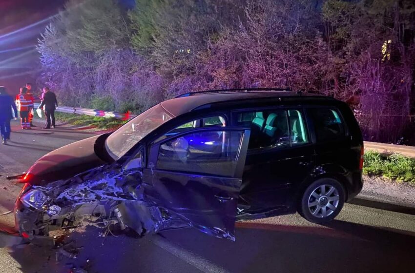  (FOTO) Doi răniți după un accident produs în această seară de un șofer rupt de beat, pe strada Drumul Cetăți