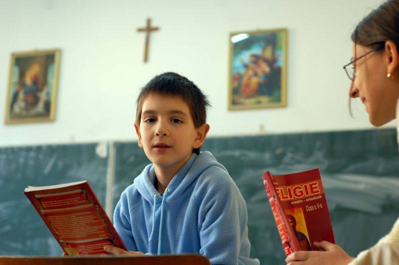  Ora opțională de Religie – Părinții vor face o cerere la fiecare ciclu de învățământ preuniversitar, ca sa-și înscrie copiii, potrivit proiectului legii Educației 