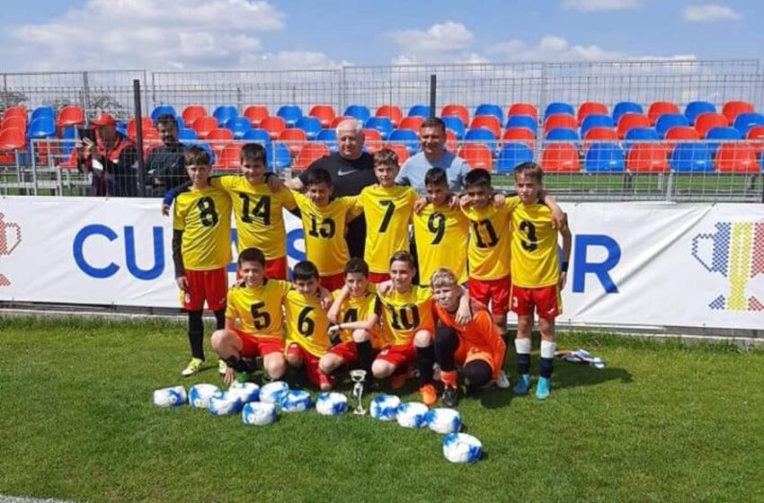  FOTBAL. Copiii din Maieru, calificați la etapa finală a Cupei Satelor!