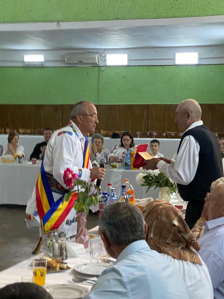 Foto Familiile Care Au împlinit 50 De Ani De Căsătorie Premiate La Salva De Primarul Gheorghe 5511