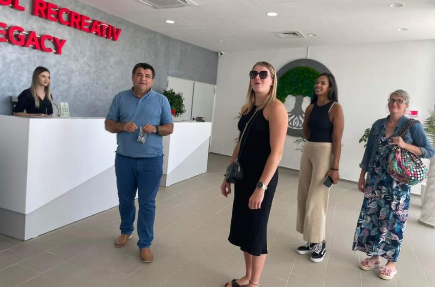  Handbalistele Natalia Nosek și Seynabou Mbengue Rodríguez de la Gloria, și-au petrecut o zi în Beclean, relaxându-se la stațiunea turistică Băile Figa
