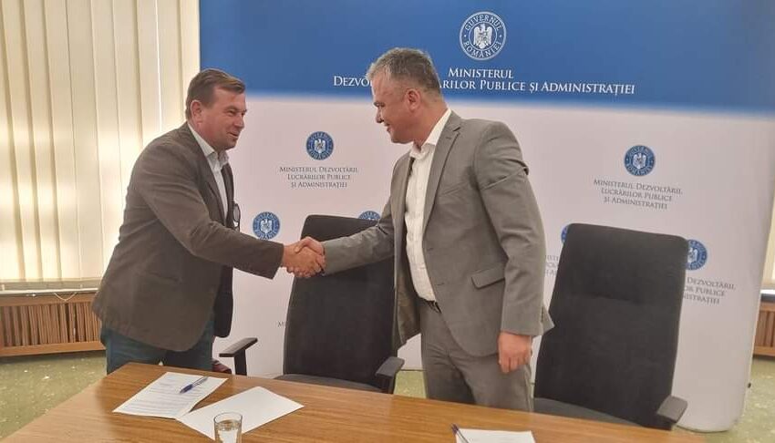  Sorin Hognogi anunță semnarea unui contract de finanțare privind asfaltarea drumurilor din comuna Spermezeu. FOTO