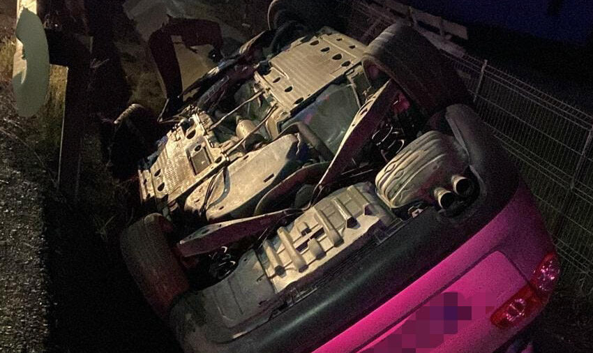  Greșeala făcută de un șofer bucureștean care s-a răsturnat cu mașina în localitatea Tureac. O femeie gravidă a ajuns la spital!