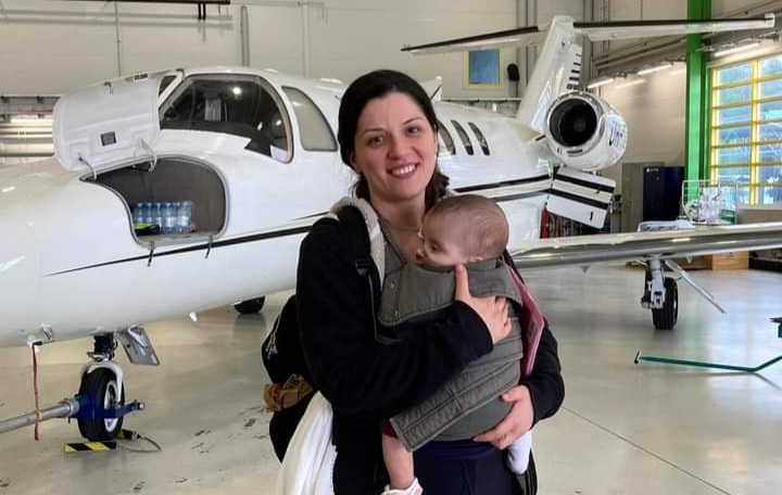  Alexandra și micuța ei fiică au ajuns în Finlanda pentru tratament