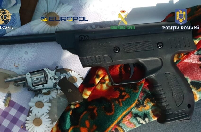  Acțiune a DIICOT Bistrița pentru destructurarea unei grupări de trafic de droguri și de arme. FOTO/VIDEO