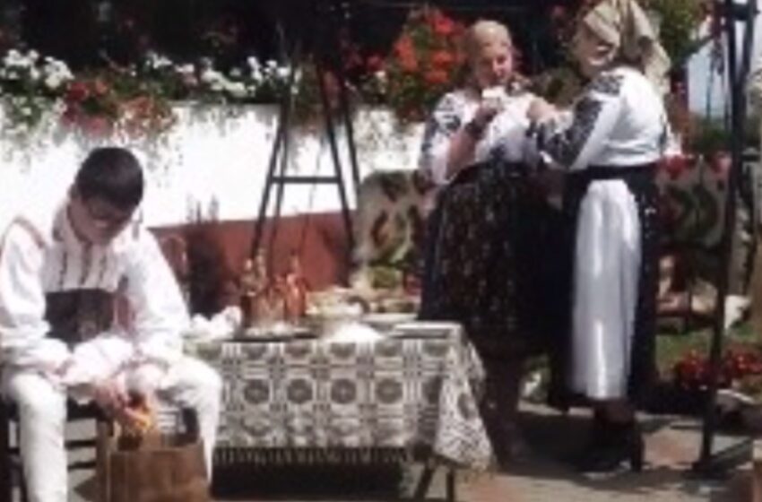  Trupa de teatru din Sânmihaiu de Câmpie, prezentă la Centrul pentru vârstnici din Budacu de Jos, cu o piesă specială