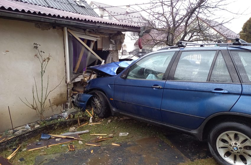  Accident rutier la Bistrița Bârgăului. Șoferiță, o tânără de 25 de ani a ajuns la spital