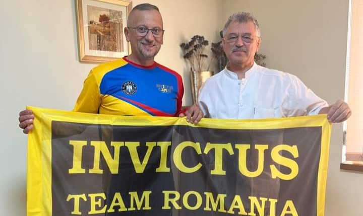  Medicul Gavrilaș Mureșan premiat de căpitanul României al Echipei Invictus. FOTO