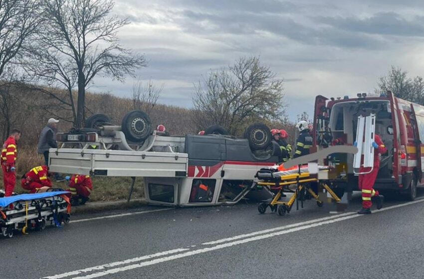  Accident la Galații Bistriței! O camionetă s-a răsturnat! Patru victime, dintre care 3 copii! FOTO