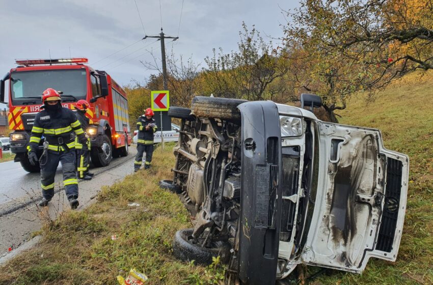  Ultima Oră: Microbuz răsturnat la Strâmba! O femeie a ajuns la spital! FOTO/VIDEO