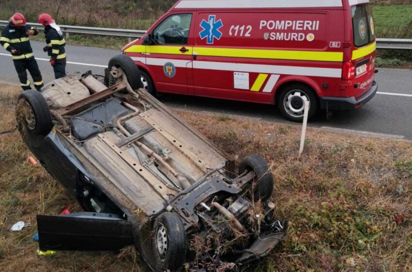  Accident cu o mașină răsturnată la Matei! O tânără a ajuns la spital cu fractură de claviculă!