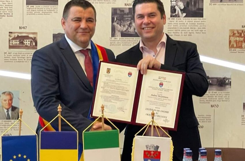  Domnul McGuinness – viceprimar al orașului Kilkenny, Republica Irlanda, a primit titlul  de cetățean  de onoare  al orașului Beclean