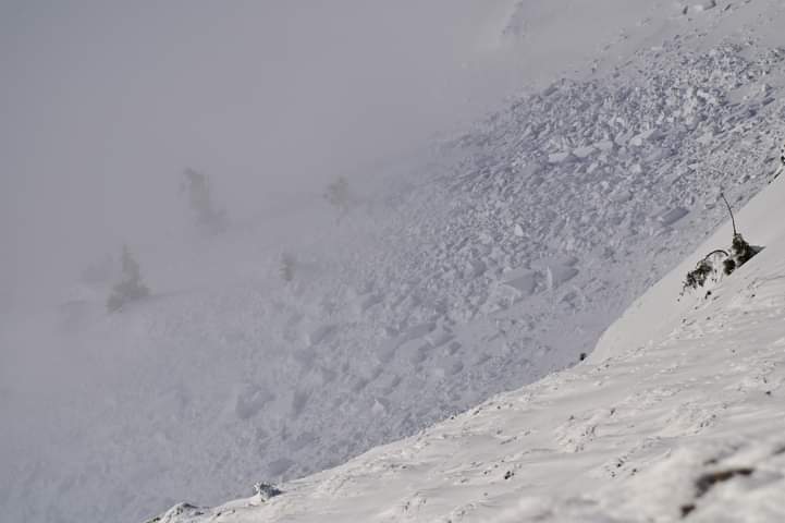  ATENȚIE!  Avalanșe în Munții Rodnei! FOTO