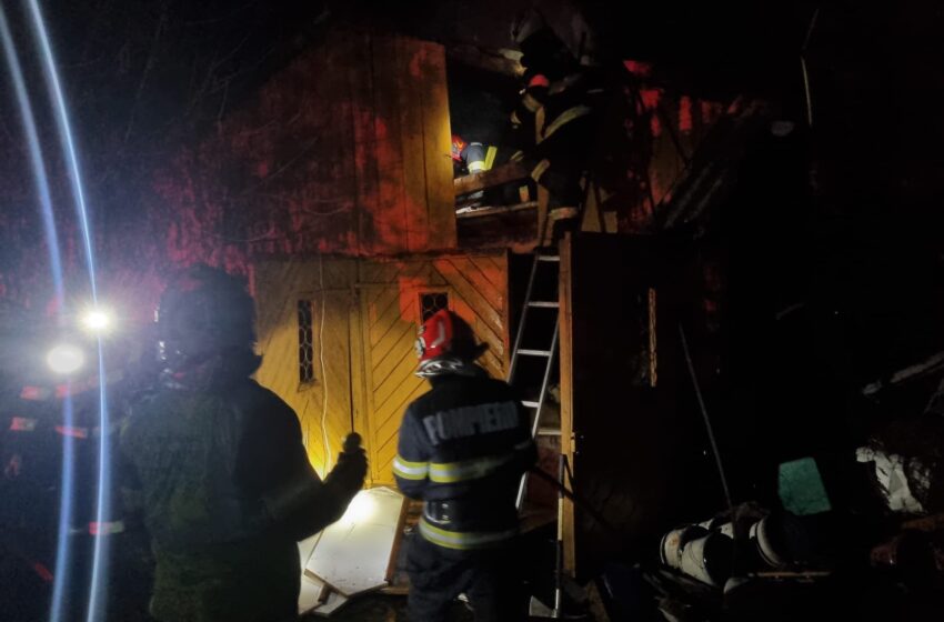  Incendiu seara trecută la un garaj pe Bulevardul Republicii din municipiul Bistrița. FOTO/VIDEO