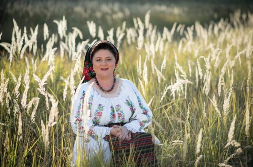  La mulți ani, MIRELA PETRUȘ, solist al Ansamblului Profesionist ”Dor Românesc”!