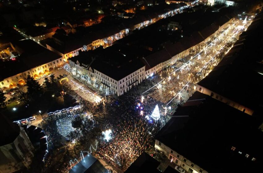  Aprinderea iluminatului festiv la Bistrița, de Sf. Andrei, de la ora 18.0, pe Pietonal
