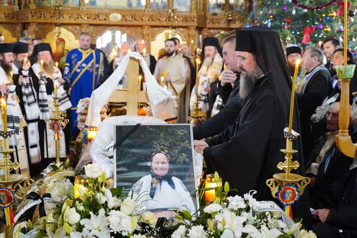  Mama Episcopului Macarie al Europei de Nord a fost condusă ieri pe ultimul drum. FOTO
