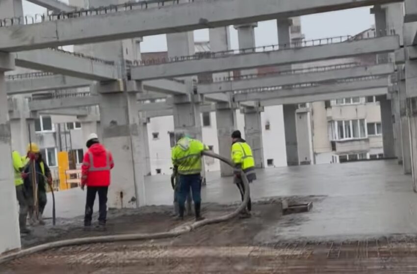  S-a turnat placa de la nivelul 2 la noul corp de la Spitalul Clinic Județean de Urgență Bistrița. VIDEO