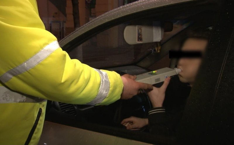  Inconștiență! Șofer „rupt” de beat, prins în timp ce conducea prin Feldru!