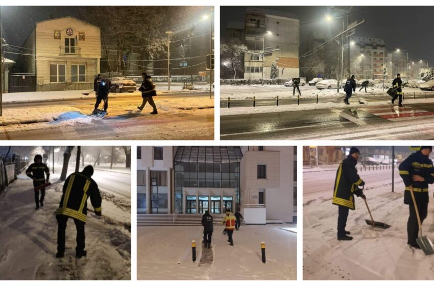  Voluntarii SVSU Bistrița au deszăpezit trotuarele și trecerile de pietoni din municipiu și cartiere. FOTO