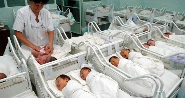  La Bistrița, în prima zi a anului, au venit pe lume 9 nou-născuți