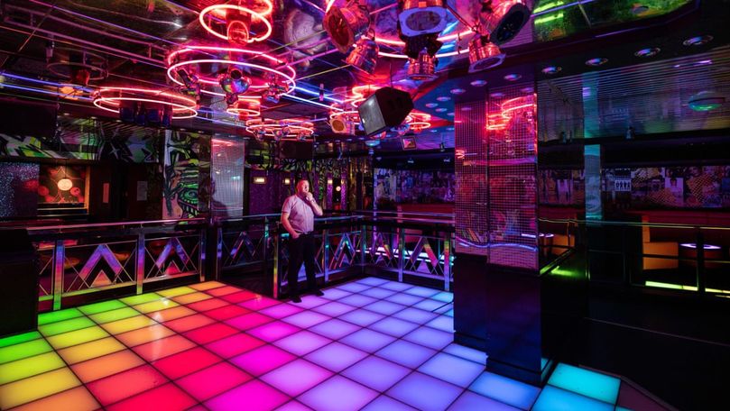 Scandal într-un club din Bistrița! Patru tineri băuți au fost conduși la Poliție