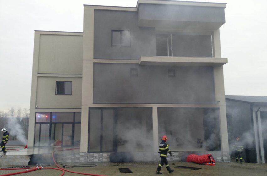  Incendiu la un operator economic din Coldău. FOTO