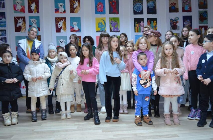  Expoziția copiilor de la Scenica, la sala Grigore Bradea de la Complexul Muzeal Bistrița-Năsăud. FOTO