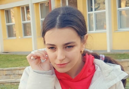  AȚI VĂZUT-O? O tânără de 14 ani din Bistrița a plecat de acasă