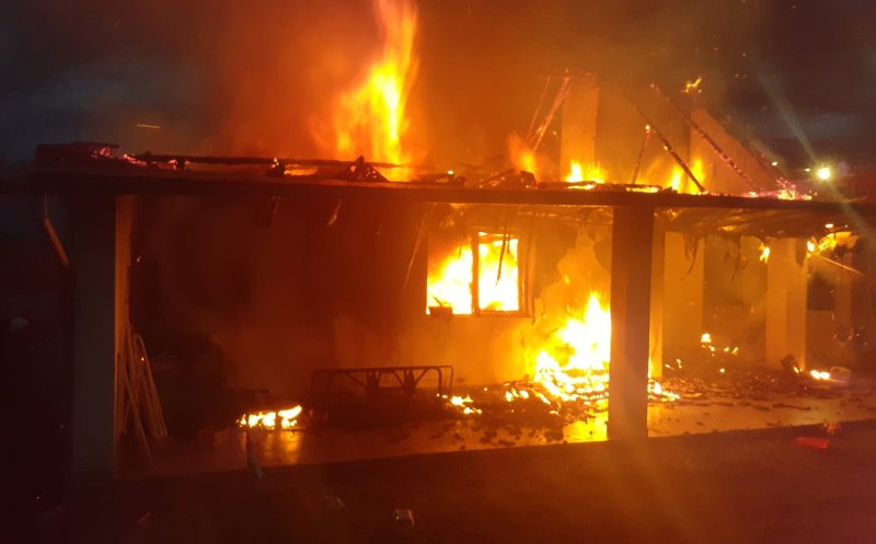  INCENDIU PUTERNIC la o casă de locuit de pe str.Ion Pop Reteganul din Bistrița