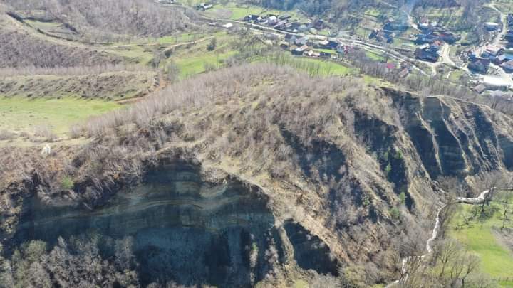  S-au efectuat măsurători topografice la Cetatea de la Ardan din comuna Șieu. FOTO