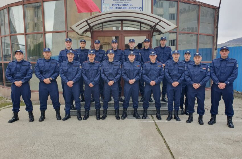  18 elevi au început stagiul de practică la Jandarmeria Bistrița-Năsăud. FOTO