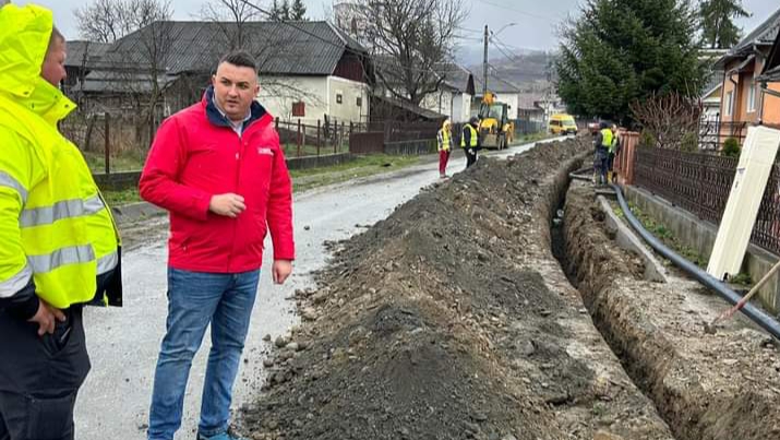  Fapte nu Vorbe la Căianu Mic! Au început lucrările la rețelele de apă și canalizare. FOTO