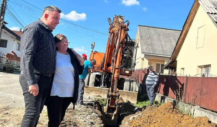  La Căianu Mic se lucrează la infrastructura de apă-canal. FOTO