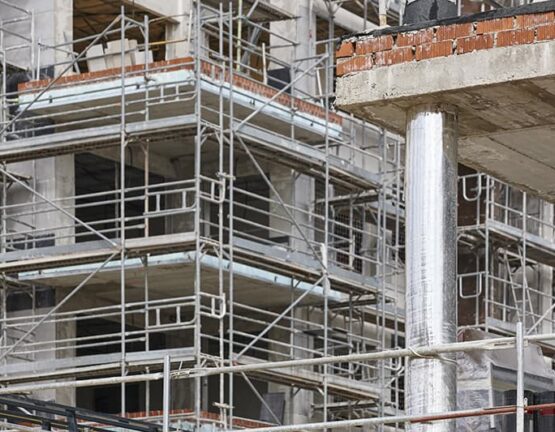  TRAGEDIE! Un bărbat a murit după ce a căzut de la înăltimea unui bloc aflat în construcție