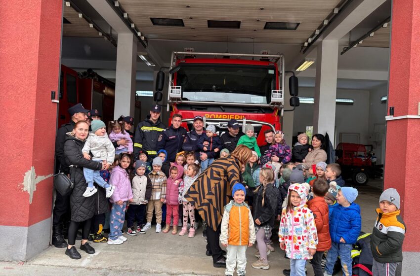  Elevii descoperă oamenii din spatele uniformelorîn cadrul Programului ”Săptămâna Verde”. FOTO