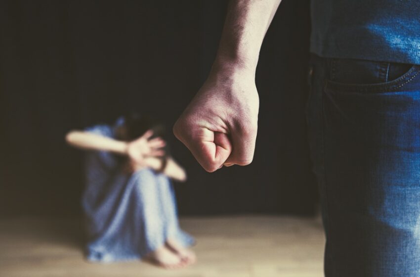  Bărbat din Bistrița, reținut după ce și-a amenințat fiica cu acte de violență!