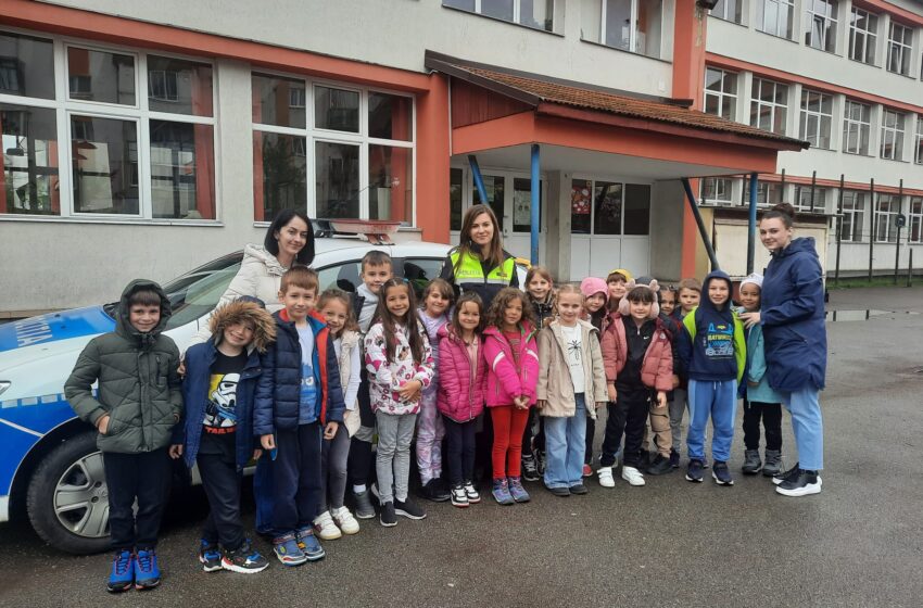  Poliția alături de elevii din Bistrița, Ilva Mare și Năsăud, în cadrul programului „Școala Altfel”. FOTO