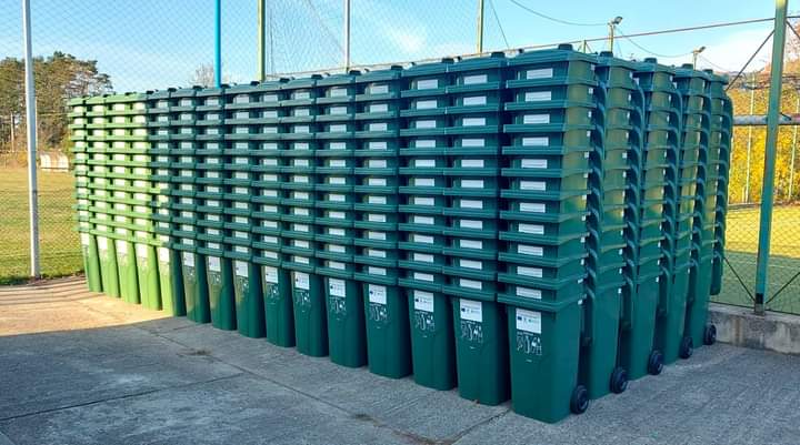  Ridică-ți pubela verde pentru deșeurile reciclabile din sticlă! FOTO