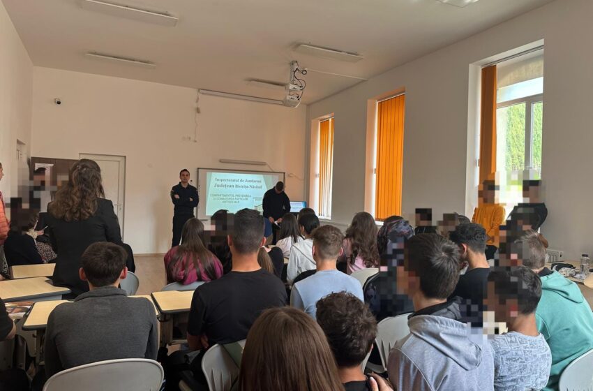  Jandarmii bistrițeni din nou în mijlocul elevilor! FOTO