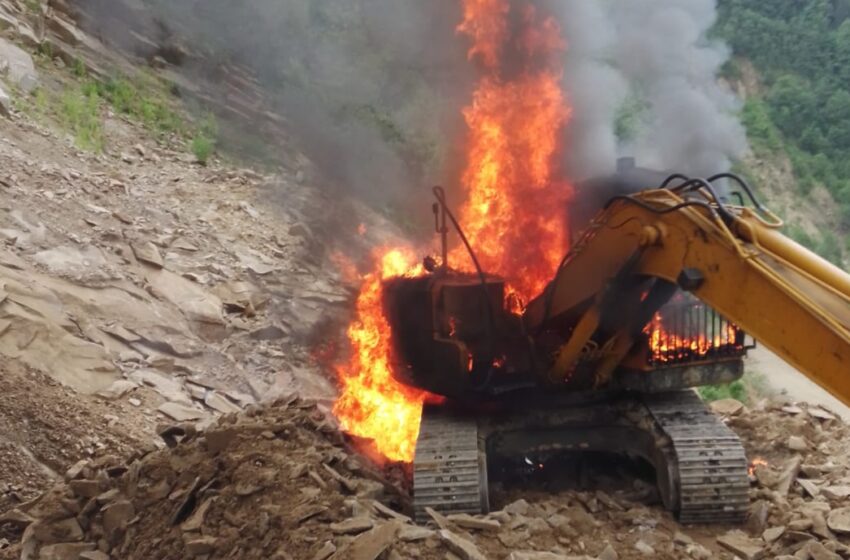  Incendiu izbucnit la un buldoexcavator la Cormaia. FOTO