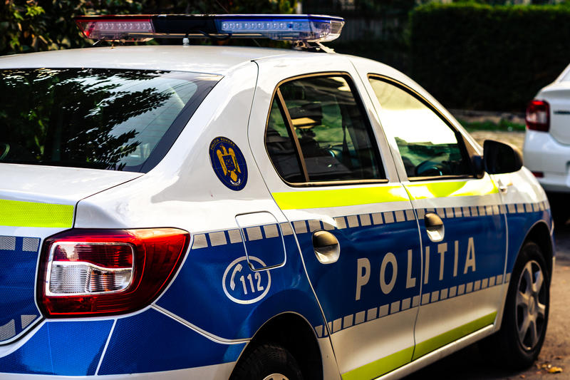  Tânăr din Hălmăsău prins la volan de polițiști fără permis de conducere și cu plăcuțe de înmatriculare false