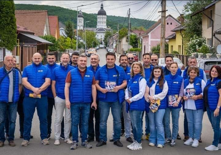  Cristian Cârlig și echipa PNL Beclean, întâlniri cu cetățenii din oraș. FOTO