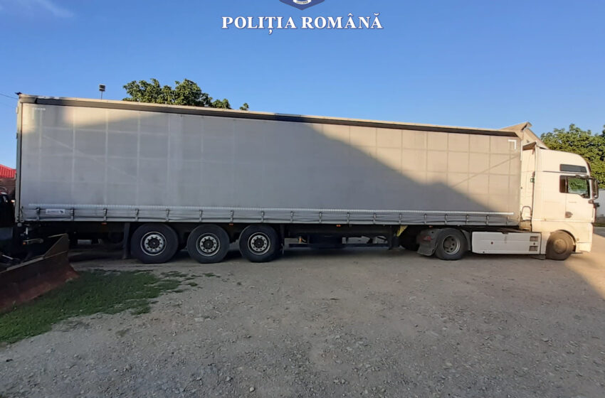  Material lemnos confiscat de polițiști, în urma unui control în trafic