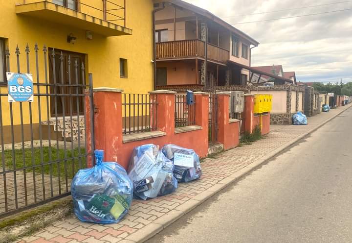  Miercuri, în Municipiul Bistrița și localitățile componente, se colectează SACUL ALBASTRU penru deșeurile reciclabile din hârtie / carton.