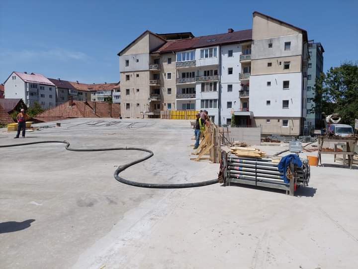  Lucrările avansează la parcărilr etajate de pe străzile Ion Minulescu și Vasile Lupu / Pandurilor. FOTO