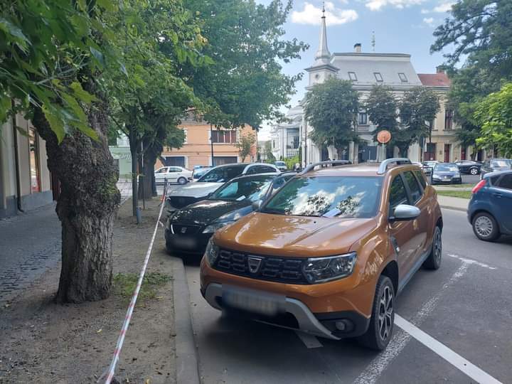  ATENȚIE! Nu parcați mașinile pe pistele de biciclete! Politia Locală Bistrița aplică amenzi