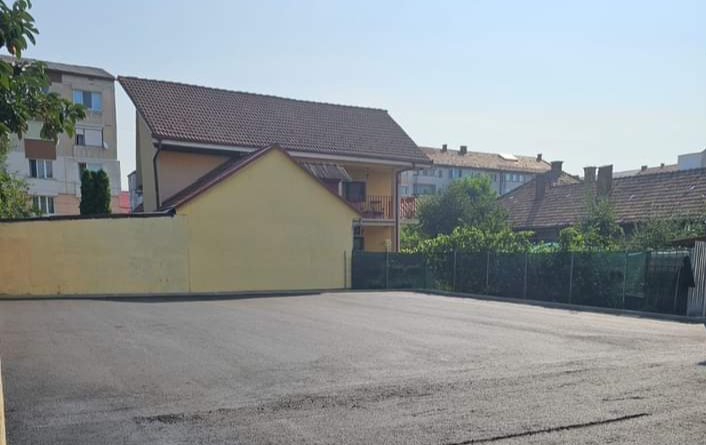  Încă o parcare se amenajează în locul fostului punct termic de pe strada Dumbravei din Bistrița. FOTO