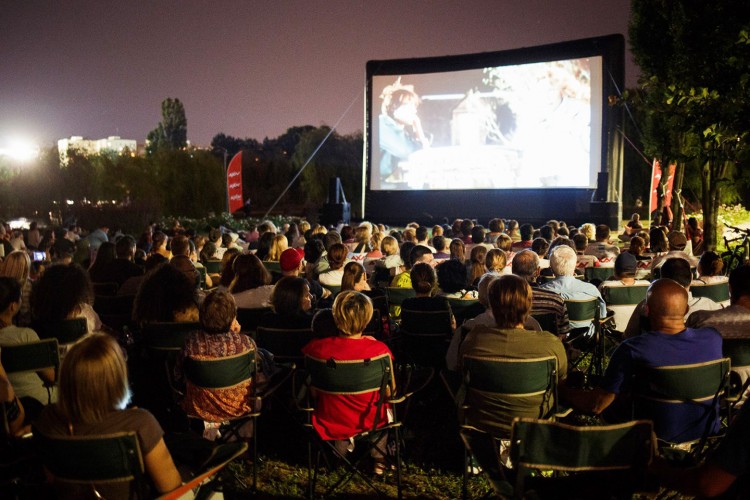  Seară de film în aer liber, la Turnul Dogarilor din Bistriţa